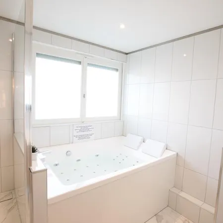 Baignoire Balneo Apartment *